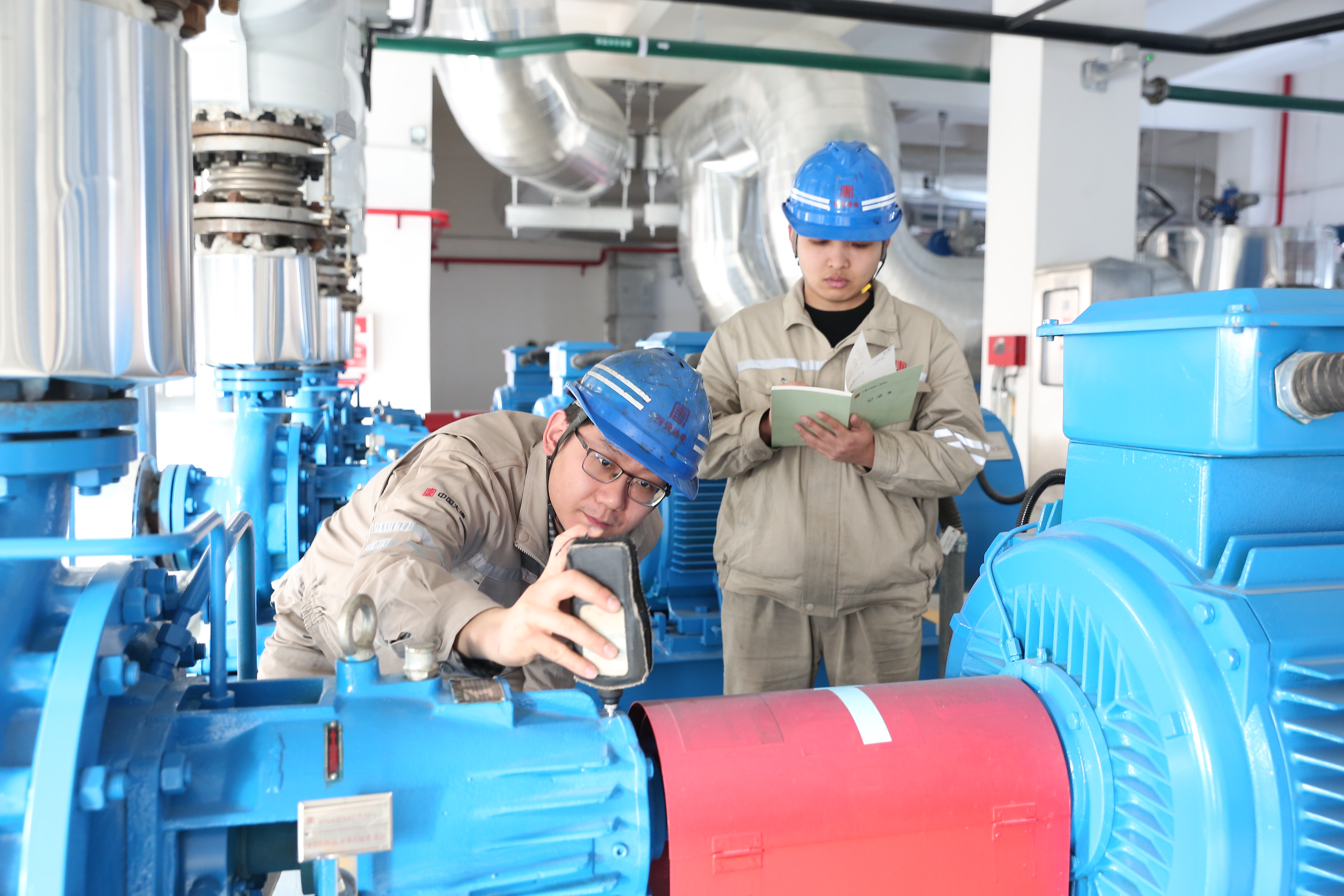 7.西安熱電廠供熱首站設(shè)備檢查.jpg
